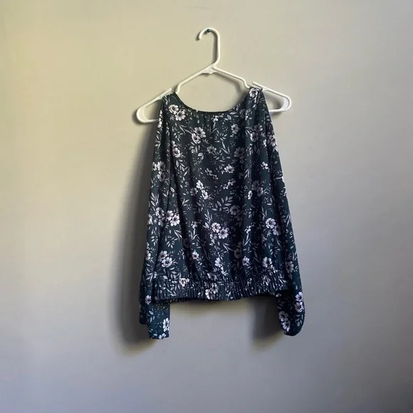 By & By Women’s Green Floral Blouse - Picture 6 of 10